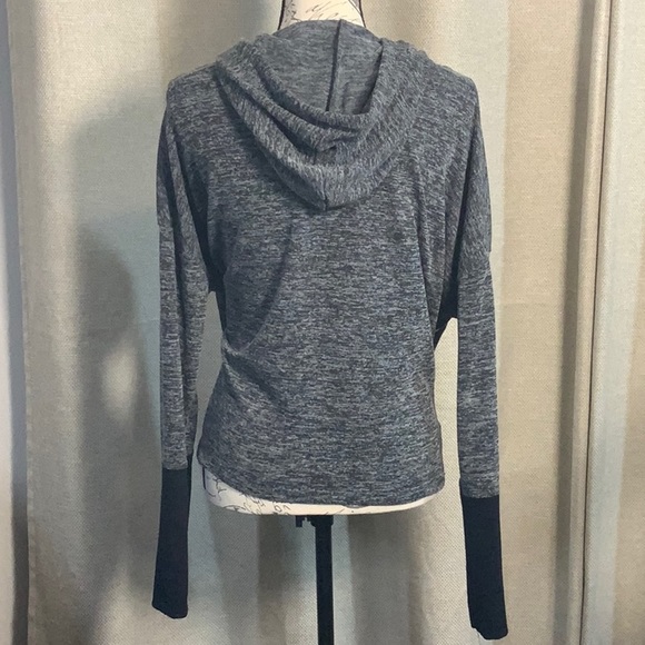 Marilyn Monroe Hooded Medium Black Gray Gold accents - Picture 7 of 9